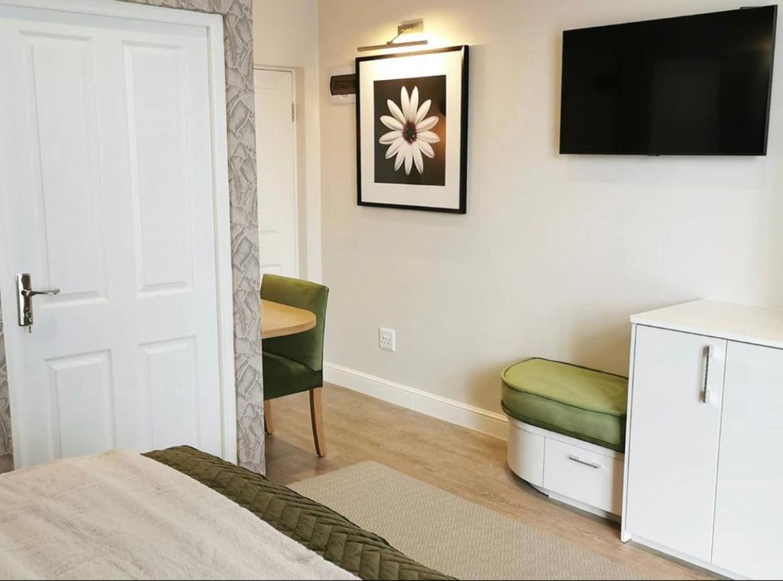 Alluvia Boutique Winery & Luxury Accommodation Stellenbosch Room photo A room at the hotel